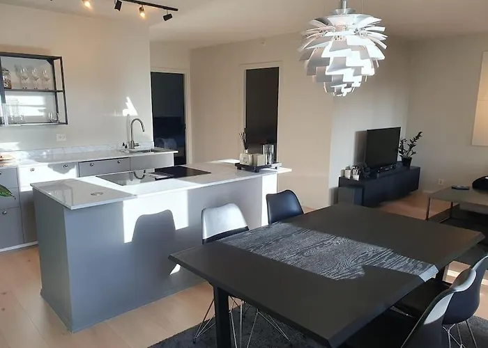 Modern & Spacious Apartment! In Lägenhet