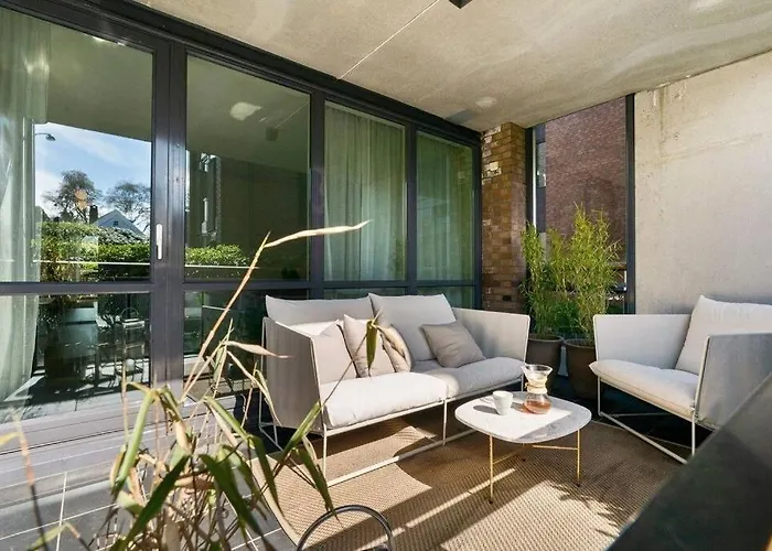 Modern & Spacious Apartment! In *