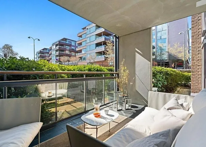 Modern & Spacious Apartment! In Lägenhet