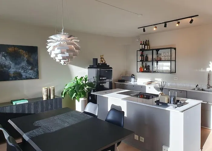 Modern & Spacious Apartment! In *